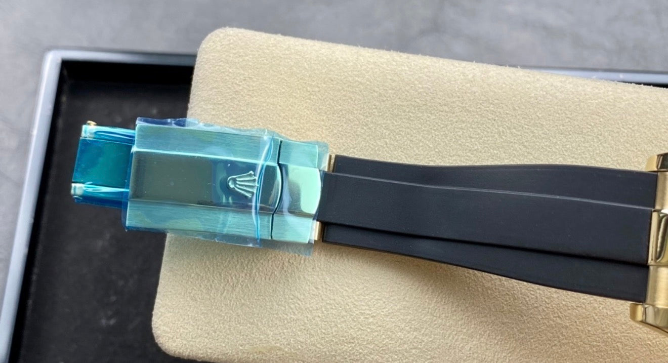 Rolex Oyster Perpetual Sky-Dweller Yellow Gold Black Oysterflex